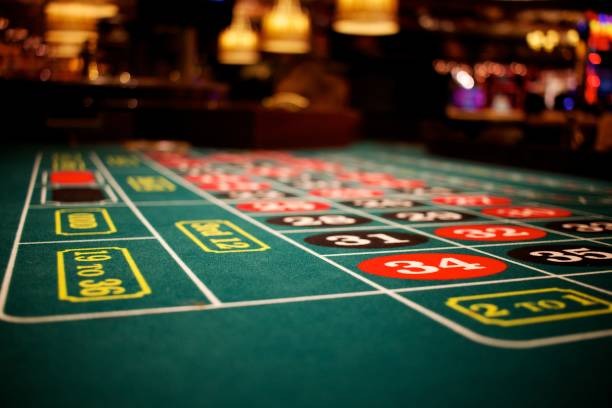 nolimit77 app showing live-dealer table and push notification settings