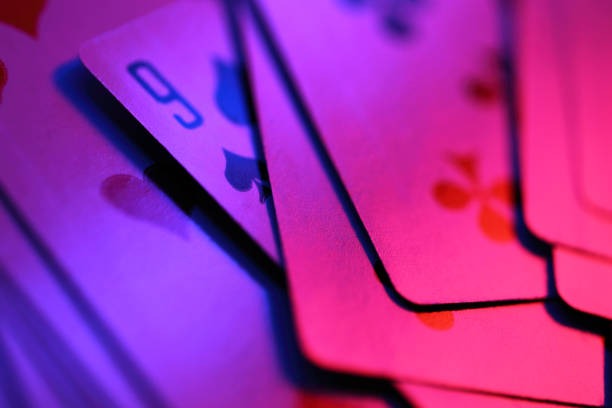 Live dealer at nolimit77 Casino Hold'em table on mobile screen